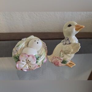 Vintage Fitz & Floyd ceramic duck and nest salt and pepper shaker set